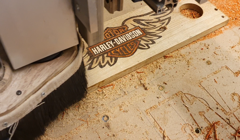 Logo in plank frezen