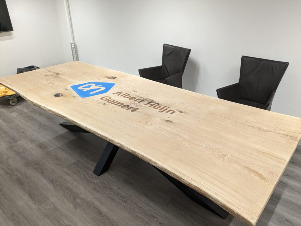 tafel Albert Heijn logo in hout