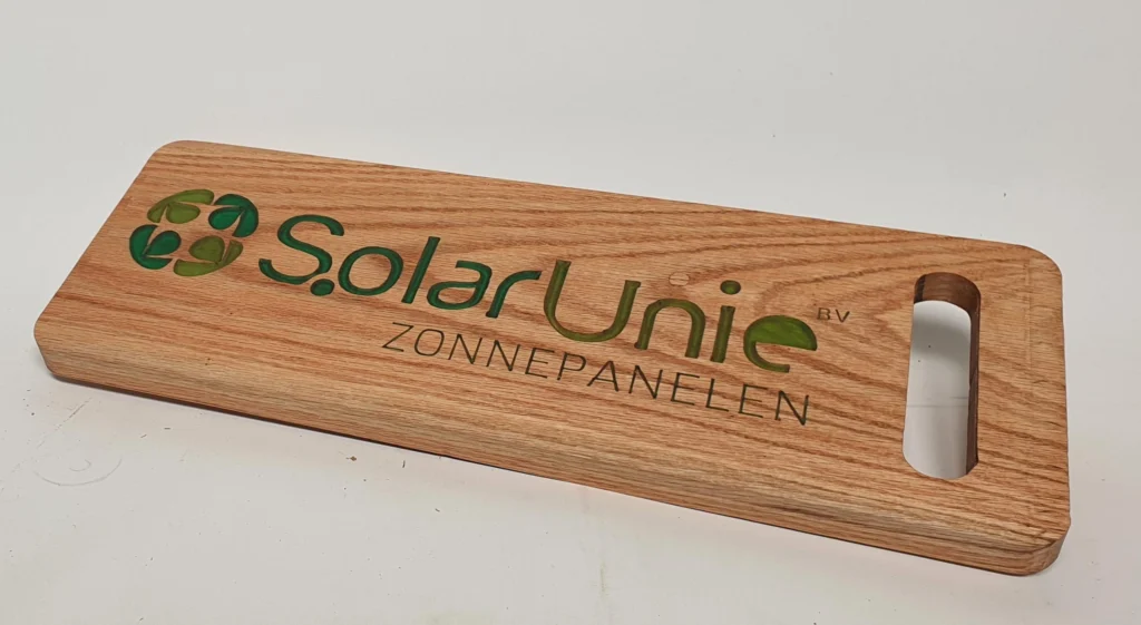 Borrelplank voor bedrijf met epoxy logo