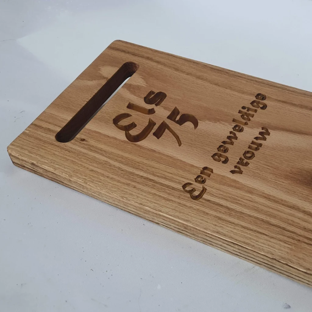 Borrelplank met naam en tekst voor verjaardag