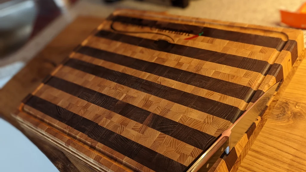 Houten hakblok met gegraveerde naam of logo