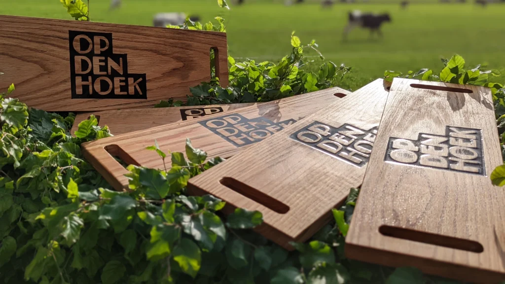 Borrelplank (kaasplank) voor horeca met logo epoxy