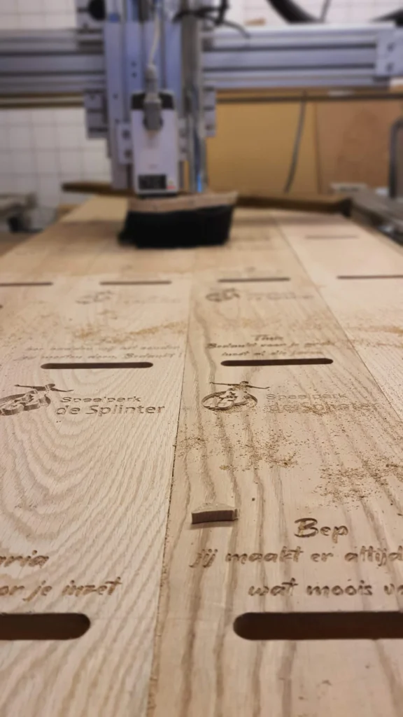 Borrelplanken met tekst gemaakt met CNC