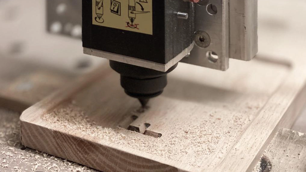 CNC frezen in hout met speciale machine