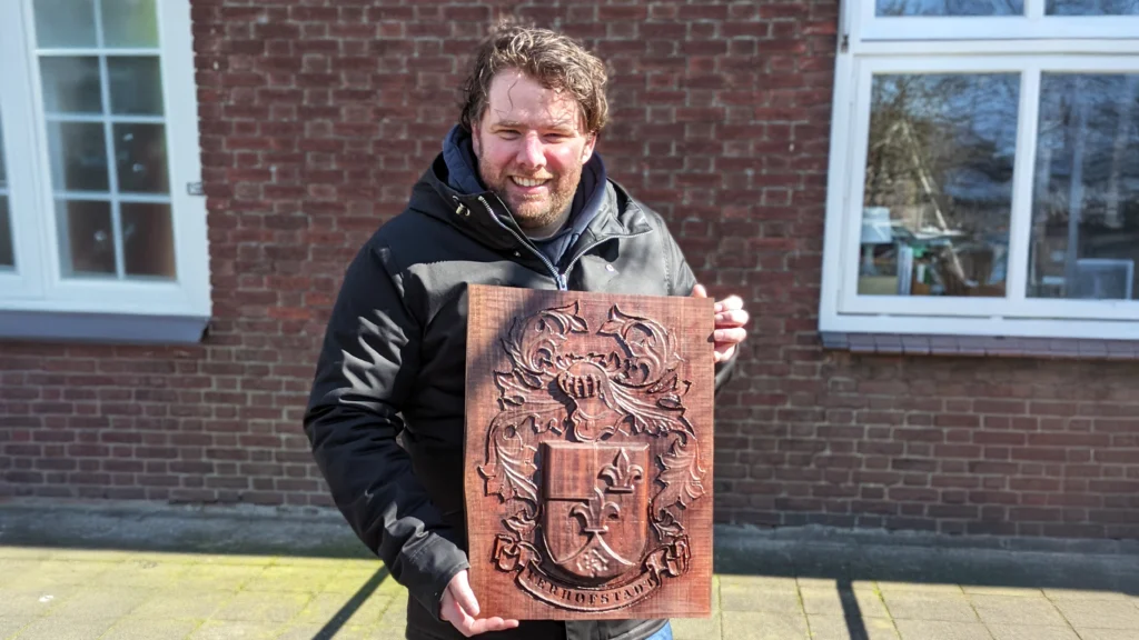 Familiewapen in hout op maat gemaakt