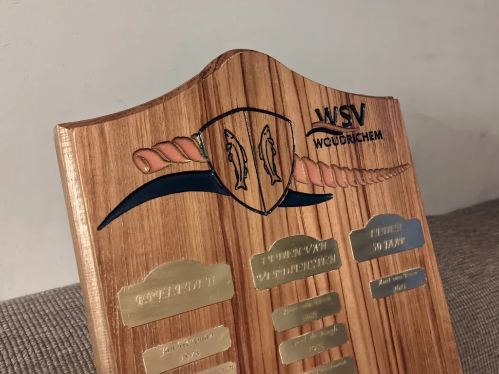 Uniek houten wapenschild als persoonlijk cadeau