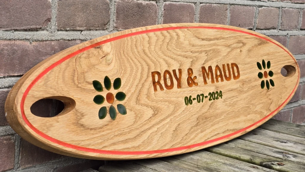 Houten bordje voor bruiloft gegeven als cadeau