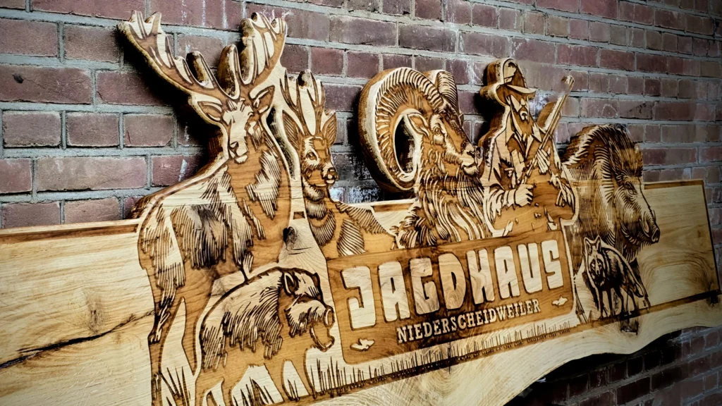 Naambord aan de gevel voor Jagdhaus Niederscheidweiler