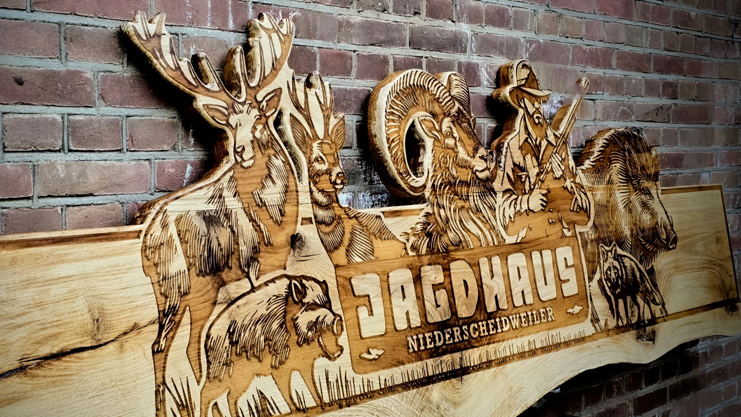 Naambord aan de gevel voor Jagdhaus Niederscheidweiler