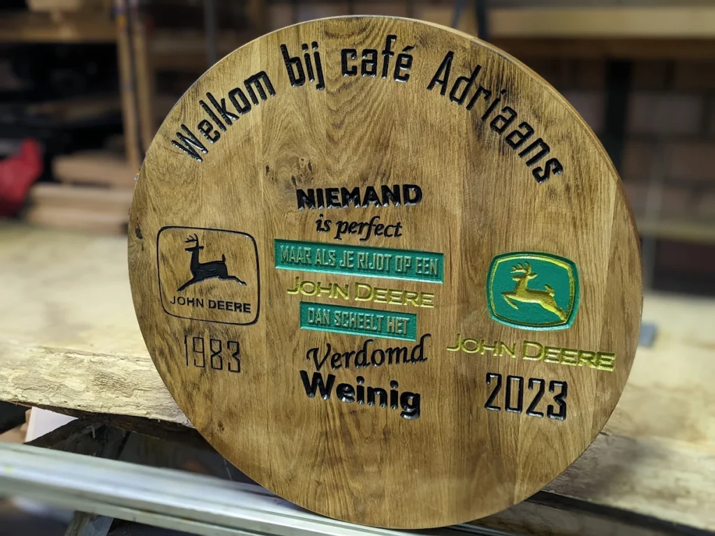 Kleurrijk naambordje epoxy Cafe Adriaans