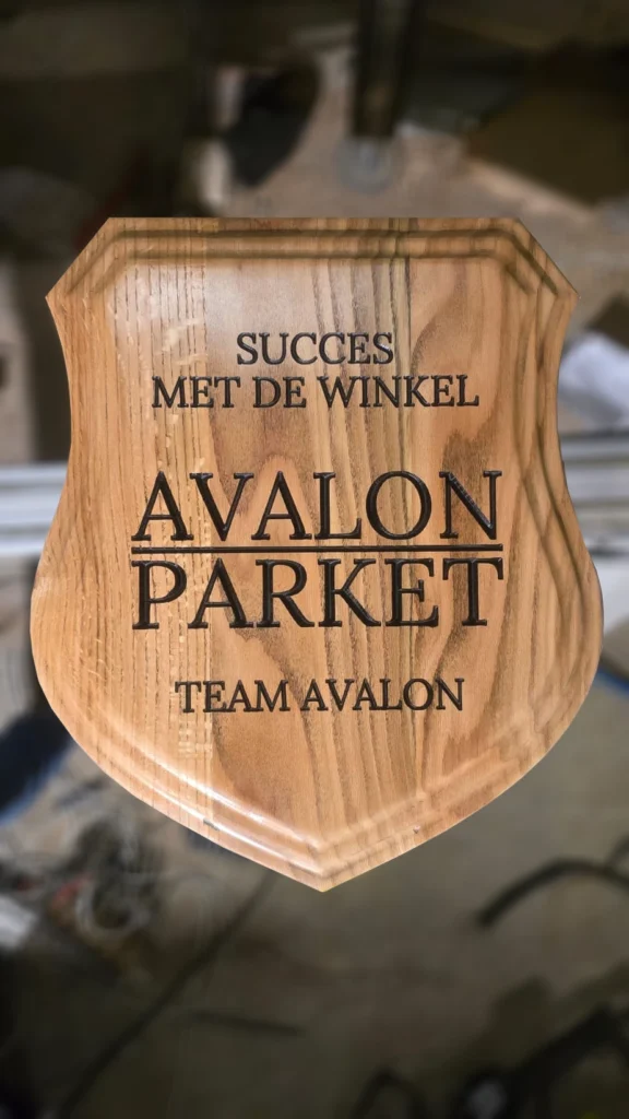 Wapenschild als cadeau voor een nieuwe winkel